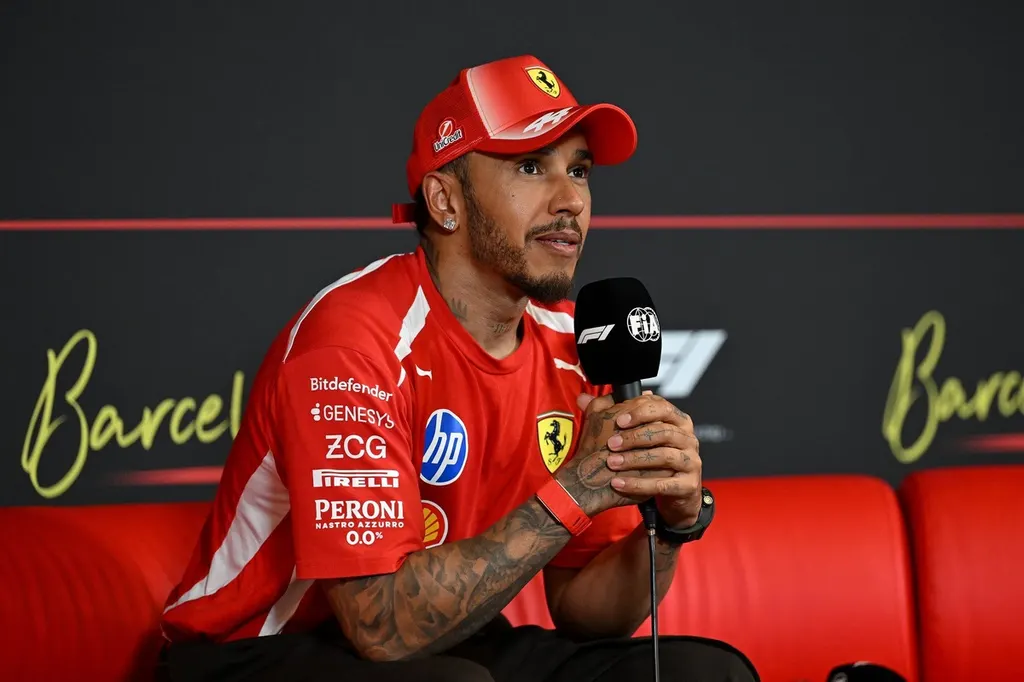 七届F1冠军汉密尔顿亮相米兰时装周 图片