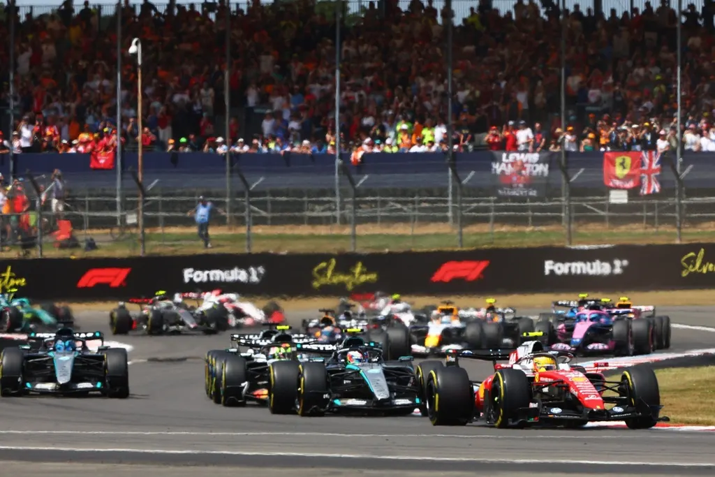 F1英国大奖赛现场评论和更新：Kimi Antonelli杆位领先查尔斯·勒克莱尔 图片
