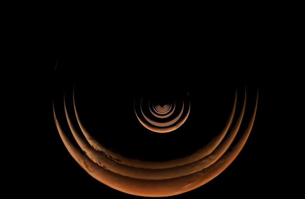 NASA的Psyche任务接近火星，拍摄到弯月状影像 图片