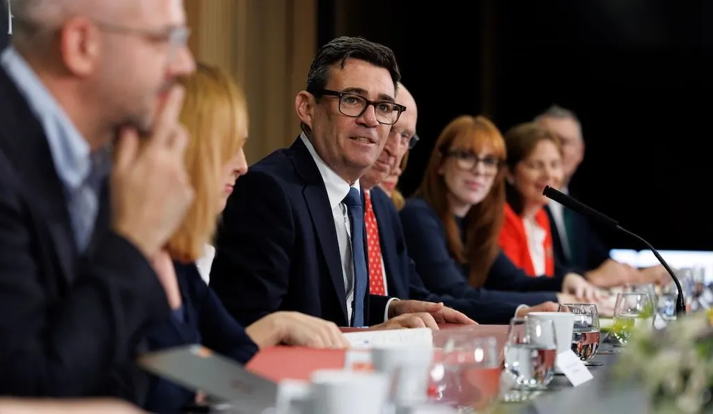英国新首相安迪·伯纳姆重新任命网络安全大臣 图片