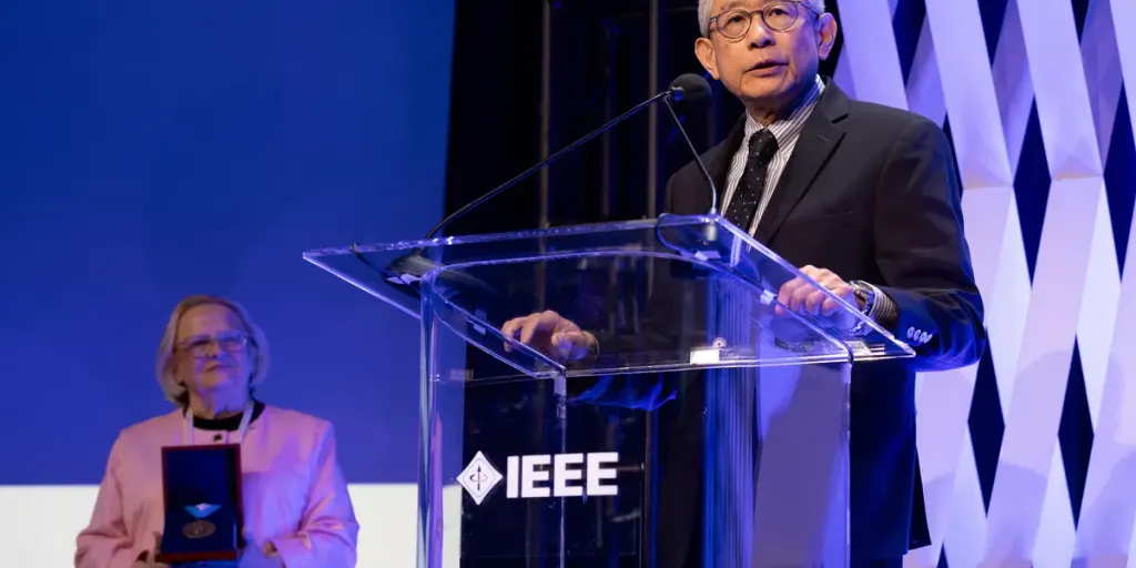 IEEE 总裁 K.J. Ray Liu 因领导力获表彰 图片