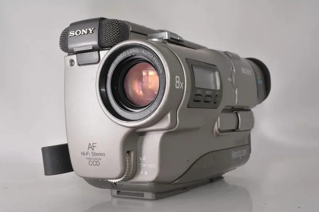 索尼Handycam CCD-TR1：首款使用锂离子电池的消费电子设备 图片