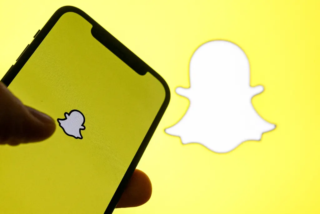 Snapchat 新增“现在播放”功能，用户可实时分享正在听的音乐 图片