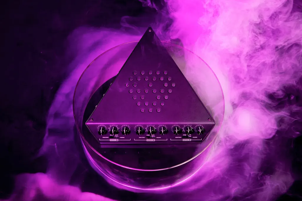 电磁场音乐装置Demon Box：将电子设备的嗡嗡声转化为旋律 图片