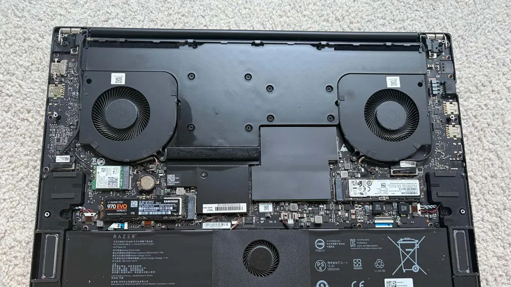 雷蛇Blade 18游戏本蒸汽室故障，高价电脑成摆设 图片