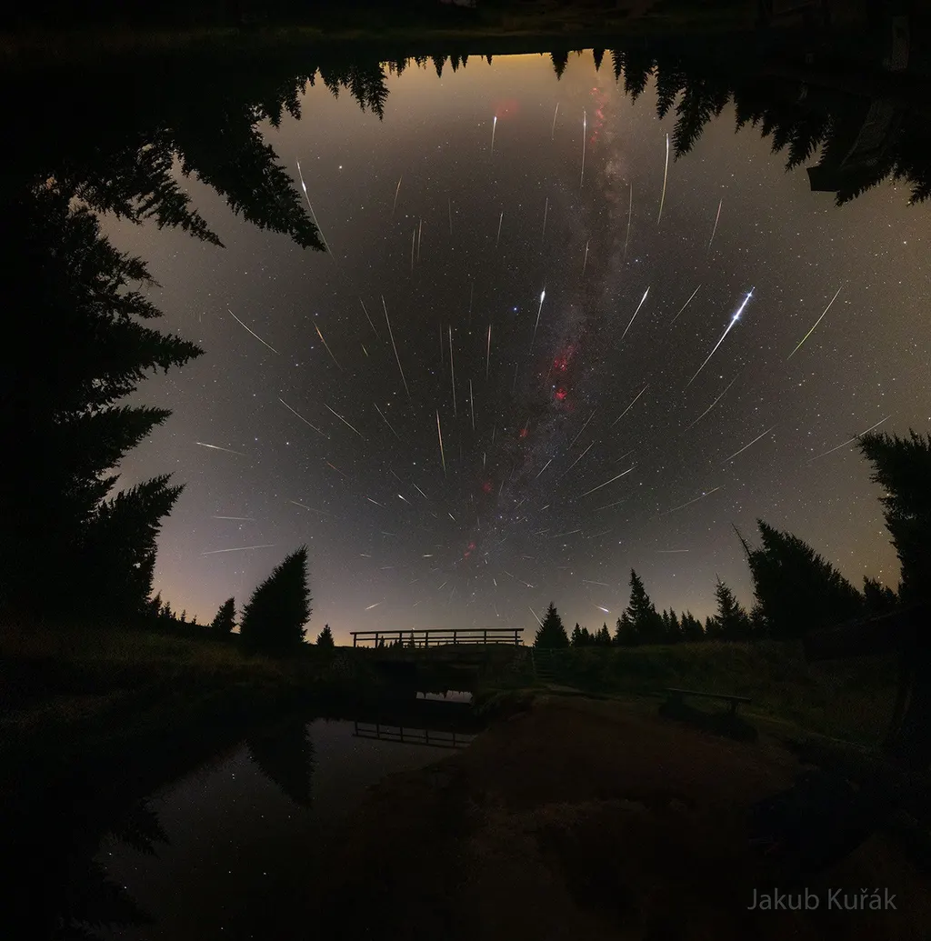 2026年8月18日：英仙座流星雨 图片