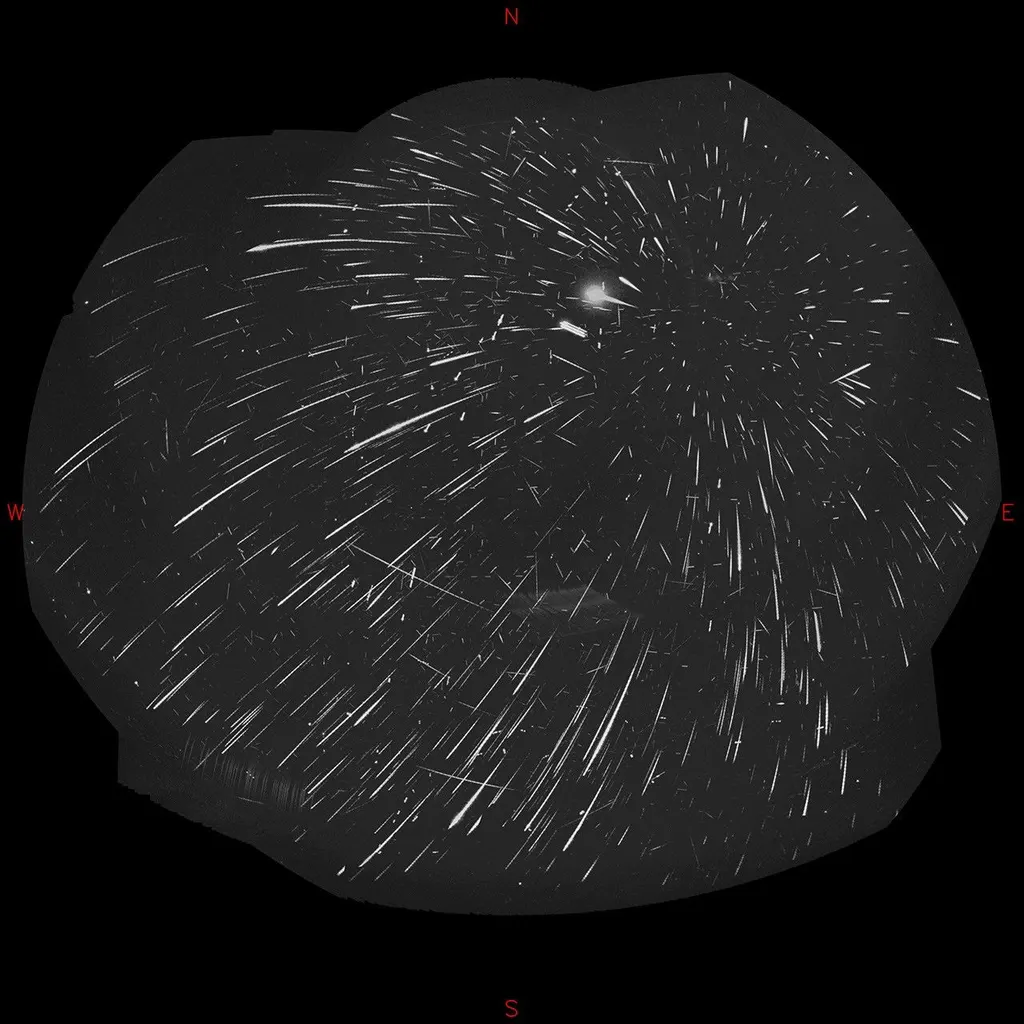 2026年8月13日：以perseids为主的流星雨 图片