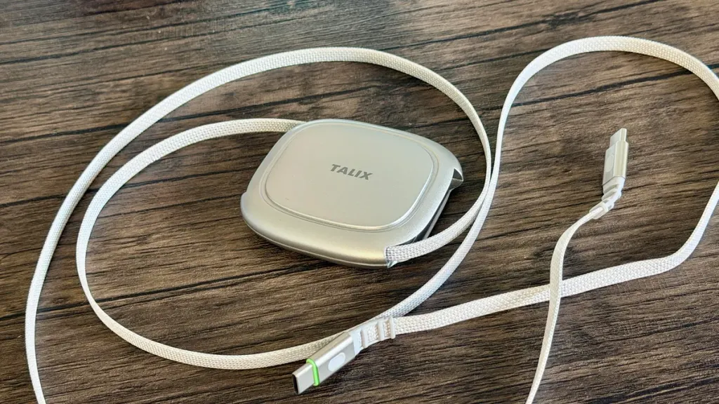 这款14美元的可伸缩USB-C线缆成为长途旅行中的救星 图片