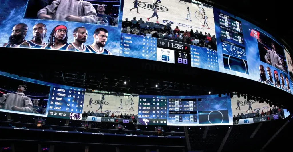 NBA因播客和巨幕腐败丑闻对史蒂夫·鲍尔默处以一年禁赛 图片