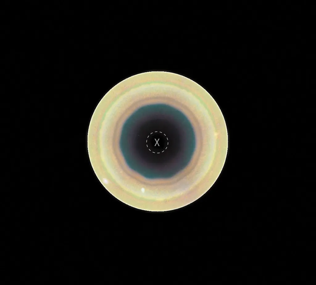 哈勃望远镜拍摄土星南极十边形风暴 图片