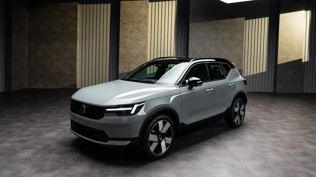 2028款沃尔沃XC40首次亮相：新技术登场，告别电动汽车 图片