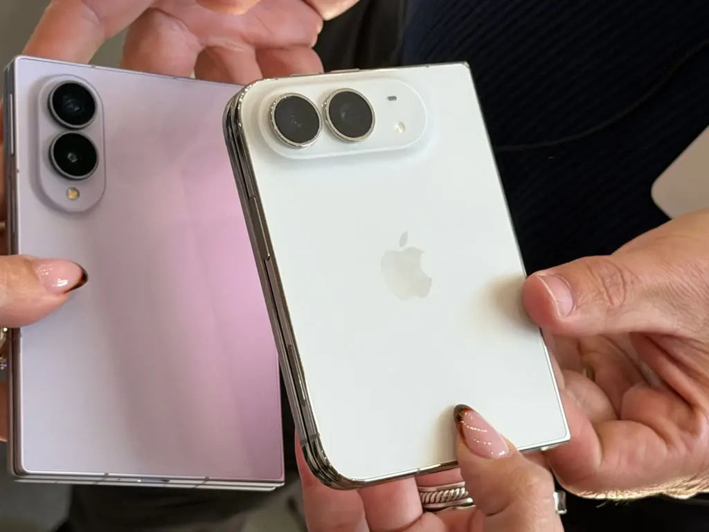 iPhone Duo与三星Galaxy Z Fold 8：折叠屏手机对决 图片