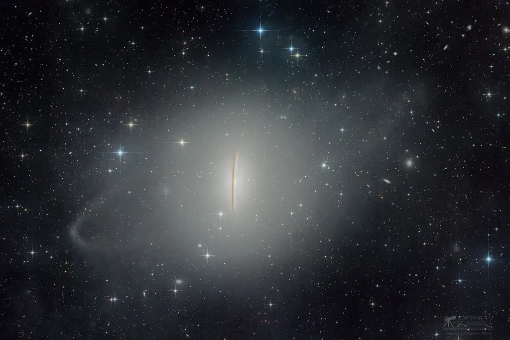 每日天文图：M104 帽状星系潮汐流揭示其暴力合并历史 图片