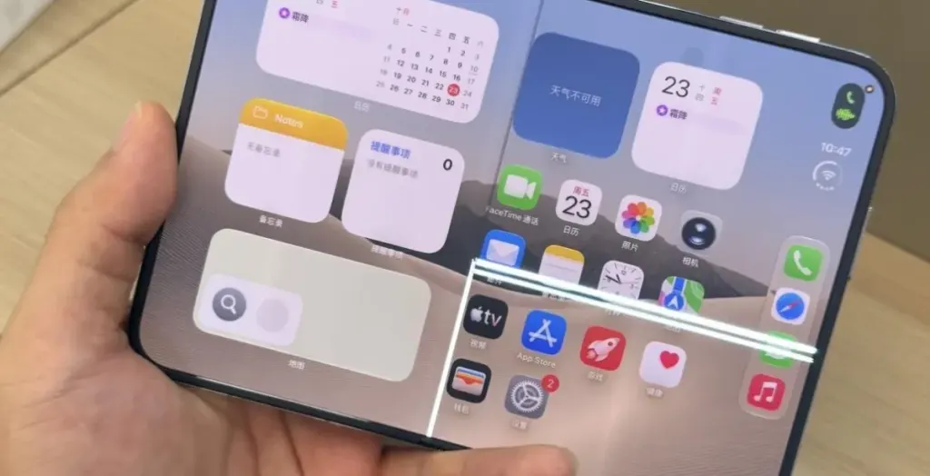 YouTuber拆解iPhone Duo：铰链薄弱处或致“裂纹门” 图片