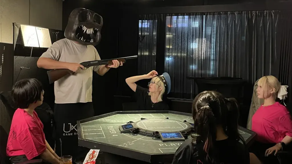 东京游戏吧推出现实版《Buckshot Roulette》，还可喝《Arctic Eggs》主题鸡尾酒 图片